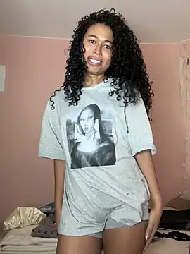 Snapshot of GabriSaenz chatting on December 2024 10:28:02 PM GabriSaenz online show from December 2024 10:28:02 PM