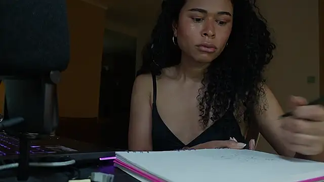 Snapshot of GabriSaenz chatting on January 2025 01:15:01 AM GabriSaenz online show from January 2025 01:15:01 AM