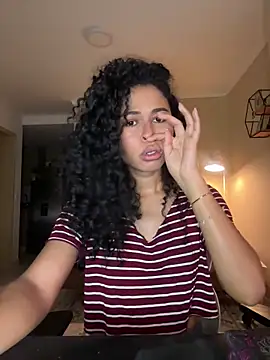 Snapshot of GabriSaenz chatting on January 2025 10:49:02 PM GabriSaenz online show from January 2025 10:49:02 PM