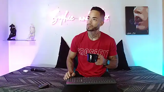 SophieFoxx17 online show from April 2026 12:00:02 PM