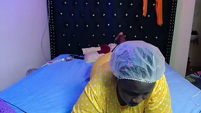 Snapshot of Toomuchbooty33 chatting on November 2025 01:50:02 AM Toomuchbooty33 online show from November 2025 01:50:02 AM