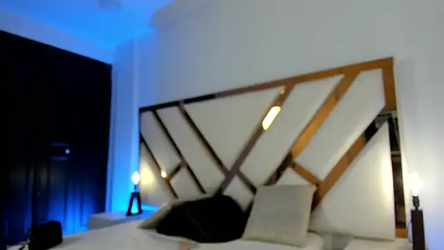 Aron cruz online show from April 2026 01:01:02 PM