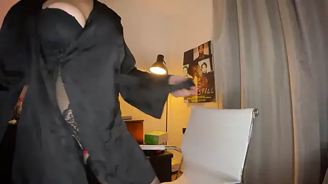 Snapshot of xSelena chatting on January 2025 04:23:02 AM xSelena online show from January 2025 04:23:02 AM