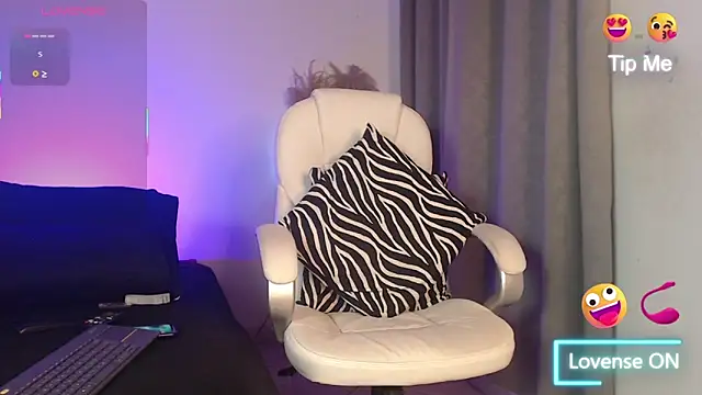 Naia Ross 1 online show from March 2026 10:49:02 PM