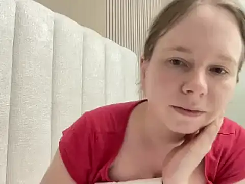 SweetLucy96 online show from April 2026 02:35:01 PM