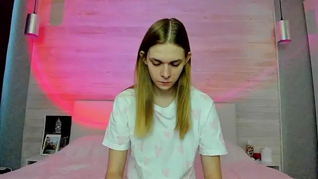 molly hunt  online show from April 2026 04:01:01 AM