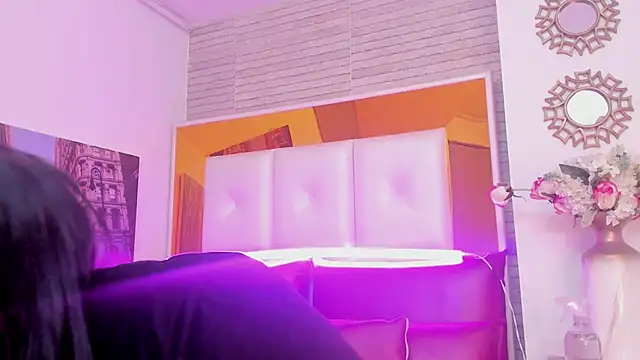 ShaniaBrownn online show from November 2025 07:37:01 PM