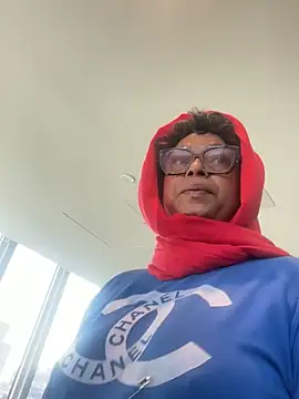 MSweetLindaParks online show from April 2026 12:39:01 PM