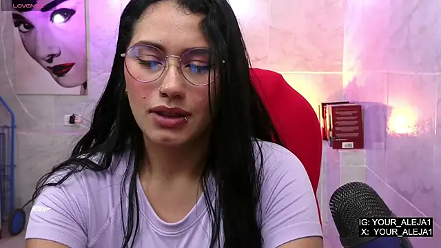LauraRuiz1 online show from May 2026 11:01:04 PM