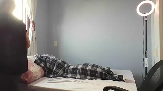 Annylove1 online show from April 2026 12:33:01 PM