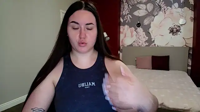 Roxie Bradley online show from April 2026 05:46:02 AM