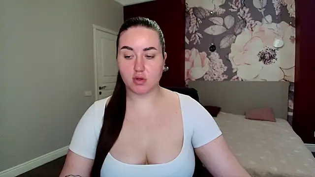 Roxie Bradley online show from April 2026 06:16:01 AM