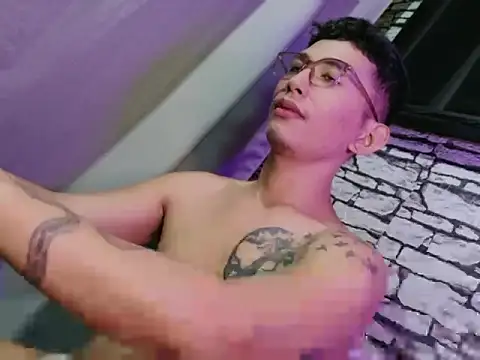 xlovercum online show from April 2026 07:51:02 PM