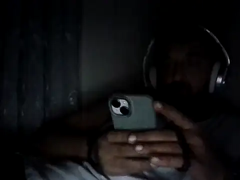 Snapshot of Ca414 chatting on November 2025 11:25:02 PM Ca414 online show from November 2025 11:25:02 PM