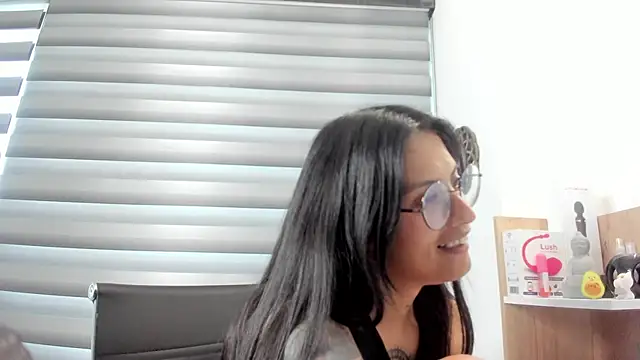 nia  white online show from March 2025 08:16:01 PM