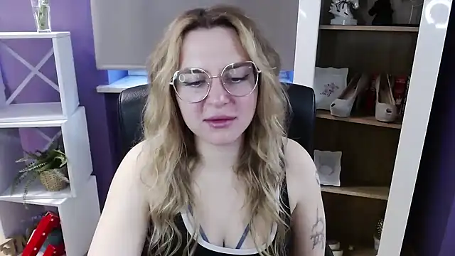 Zoey Erotic online show from April 2026 04:37:01 AM