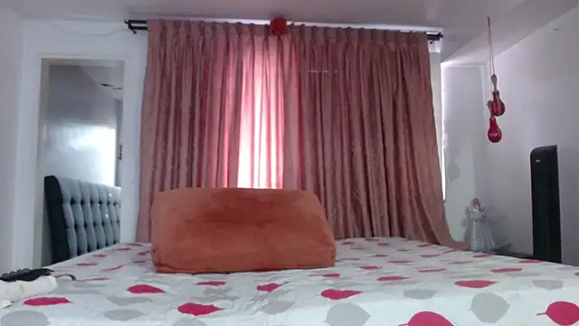 Snapshot of linapalacios chatting on June 2026 10:34:01 PM linapalacios online show from June 2026 10:34:01 PM