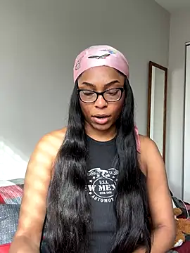 Snapshot of CandyLuxxxx chatting on December 2024 06:04:02 PM CandyLuxxxx online show from December 2024 06:04:02 PM