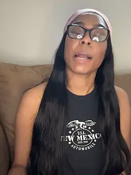 Snapshot of CandyLuxxxx chatting on December 2024 09:11:01 PM CandyLuxxxx online show from December 2024 09:11:01 PM