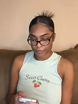 Snapshot of CandyLuxxxx chatting on December 2024 08:05:02 PM CandyLuxxxx online show from December 2024 08:05:02 PM