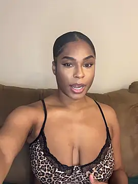 Snapshot of CandyLuxxxx chatting on December 2024 05:15:01 PM CandyLuxxxx online show from December 2024 05:15:01 PM