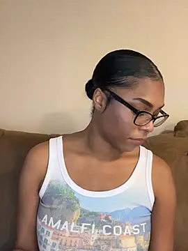 Snapshot of CandyLuxxxx chatting on December 2024 05:37:01 PM CandyLuxxxx online show from December 2024 05:37:01 PM