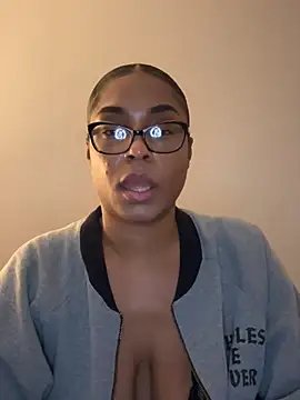 Snapshot of CandyLuxxxx chatting on December 2024 09:50:02 AM CandyLuxxxx online show from December 2024 09:50:02 AM