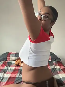 Snapshot of CandyLuxxxx chatting on December 2024 08:50:01 PM CandyLuxxxx online show from December 2024 08:50:01 PM