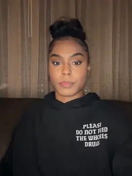 Snapshot of CandyLuxxxx chatting on January 2025 03:02:02 AM CandyLuxxxx online show from January 2025 03:02:02 AM