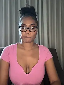 Snapshot of CandyLuxxxx chatting on January 2025 07:38:01 PM CandyLuxxxx online show from January 2025 07:38:01 PM