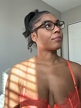 Snapshot of CandyLuxxxx chatting on January 2025 06:38:02 PM CandyLuxxxx online show from January 2025 06:38:02 PM