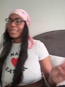 Snapshot of CandyLuxxxx chatting on January 2025 08:02:02 PM CandyLuxxxx online show from January 2025 08:02:02 PM