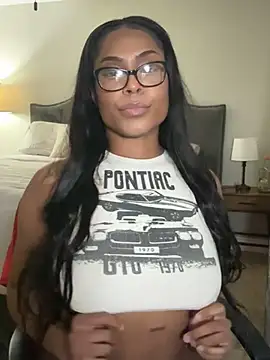 Snapshot of CandyLuxxxx chatting on January 2025 05:54:02 AM CandyLuxxxx online show from January 2025 05:54:02 AM