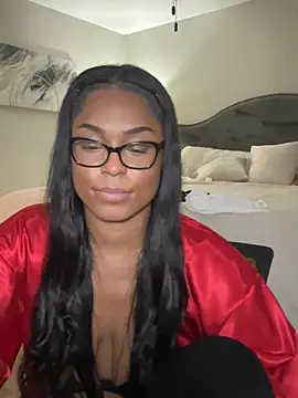 Snapshot of CandyLuxxxx chatting on January 2025 03:33:02 AM CandyLuxxxx online show from January 2025 03:33:02 AM