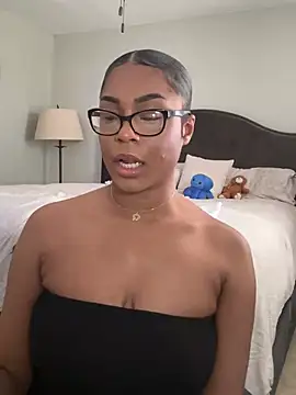 Snapshot of CandyLuxxxx chatting on February 2025 07:11:01 PM CandyLuxxxx online show from February 2025 07:11:01 PM