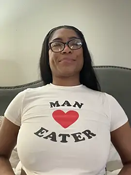 Snapshot of CandyLuxxxx chatting on February 2025 11:42:02 AM CandyLuxxxx online show from February 2025 11:42:02 AM