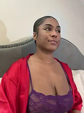 Snapshot of CandyLuxxxx chatting on February 2025 10:30:02 AM CandyLuxxxx online show from February 2025 10:30:02 AM