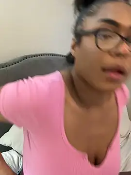 Snapshot of CandyLuxxxx chatting on March 2025 10:49:02 PM CandyLuxxxx online show from March 2025 10:49:02 PM