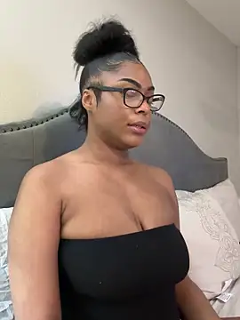 Snapshot of CandyLuxxxx chatting on March 2025 10:36:02 PM CandyLuxxxx online show from March 2025 10:36:02 PM