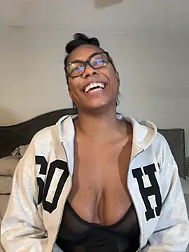 Snapshot of CandyLuxxxx chatting on March 2025 03:01:01 AM CandyLuxxxx online show from March 2025 03:01:01 AM