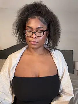 Snapshot of CandyLuxxxx chatting on March 2025 02:10:01 AM CandyLuxxxx online show from March 2025 02:10:01 AM