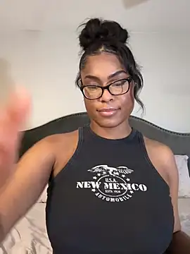 Snapshot of CandyLuxxxx chatting on March 2025 12:25:02 AM CandyLuxxxx online show from March 2025 12:25:02 AM