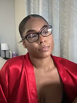 Snapshot of CandyLuxxxx chatting on March 2025 05:32:01 AM CandyLuxxxx online show from March 2025 05:32:01 AM