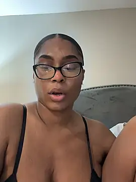 Snapshot of CandyLuxxxx chatting on March 2025 12:25:01 PM CandyLuxxxx online show from March 2025 12:25:01 PM