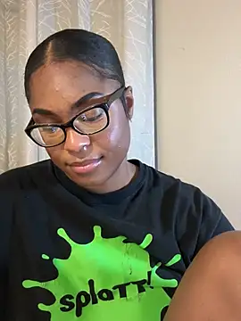 Snapshot of CandyLuxxxx chatting on March 2025 03:54:02 AM CandyLuxxxx online show from March 2025 03:54:02 AM