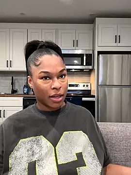 Snapshot of CandyLuxxxx chatting on September 2025 04:23:01 AM CandyLuxxxx online show from September 2025 04:23:01 AM