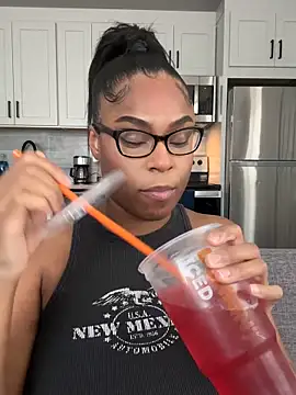 Snapshot of CandyLuxxxx chatting on September 2025 07:37:02 PM CandyLuxxxx online show from September 2025 07:37:02 PM