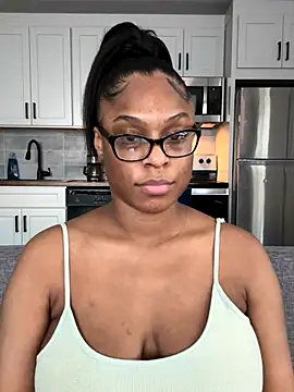 Snapshot of CandyLuxxxx chatting on September 2025 08:00:02 PM CandyLuxxxx online show from September 2025 08:00:02 PM