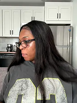 Snapshot of CandyLuxxxx chatting on October 2025 03:33:02 PM CandyLuxxxx online show from October 2025 03:33:02 PM