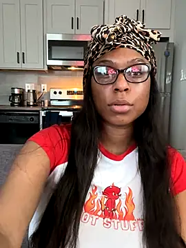 Snapshot of CandyLuxxxx chatting on October 2025 11:16:02 PM CandyLuxxxx online show from October 2025 11:16:02 PM